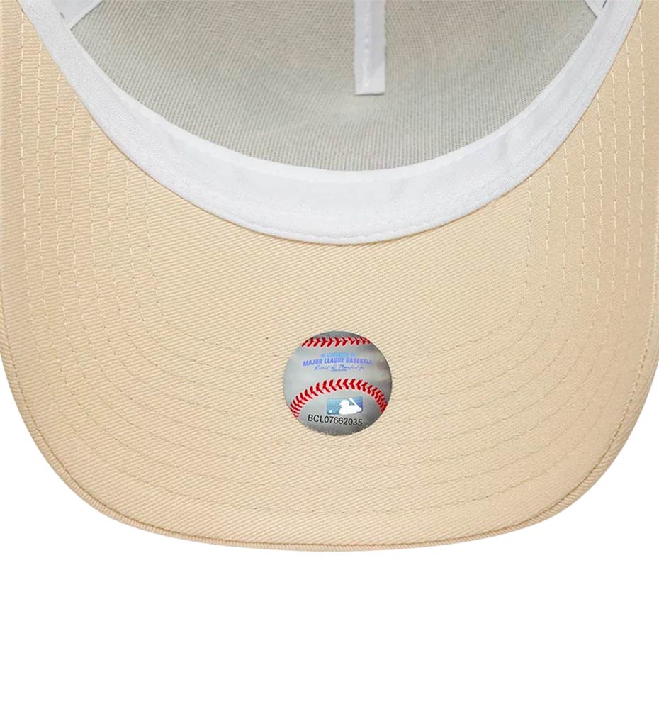 New Era Outline Trucker New York Yankees Casual Cap