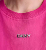 Camiseta Corta Casual Dkny Logo Metálico