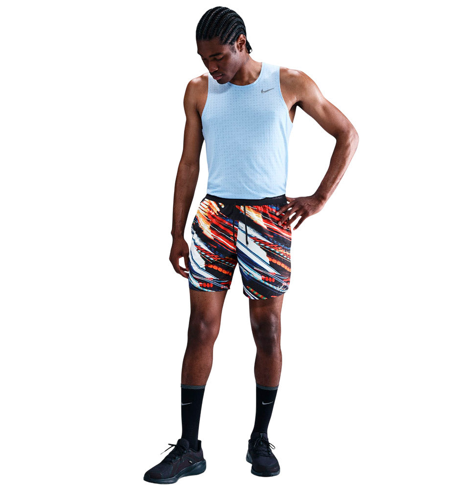 Short Running_Hombre_NIKE Stride 7in