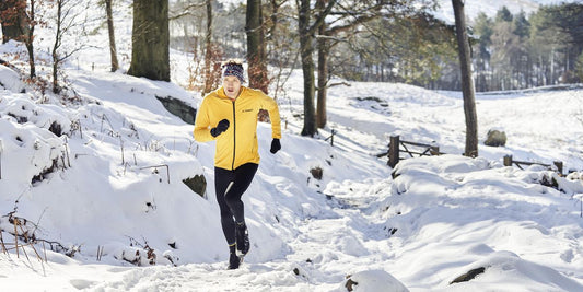 Material de trail running para correr por la nieve.