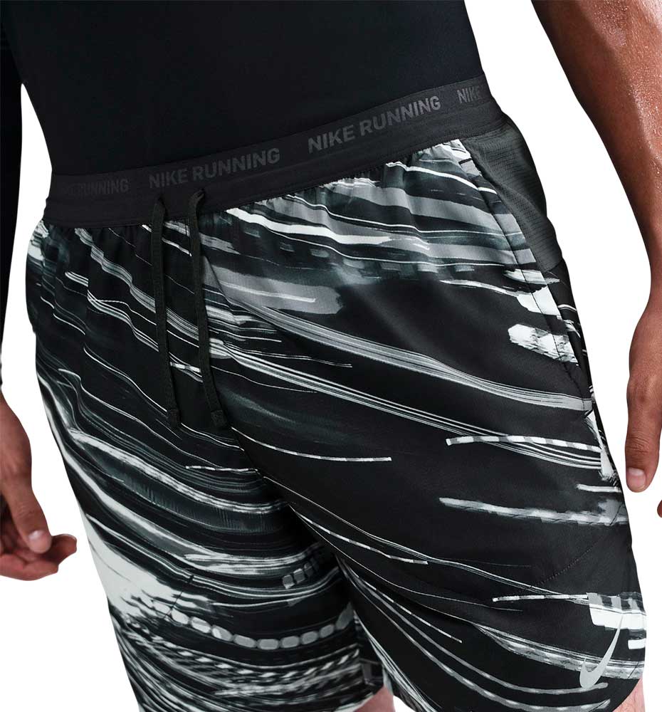 Short Running_Hombre_NIKE Stride 7in