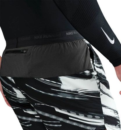 Short Running_Hombre_NIKE Stride 7in