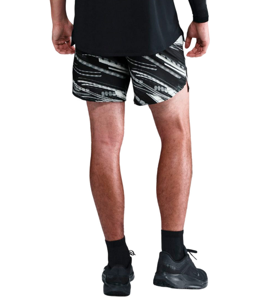 Short Running_Hombre_NIKE Stride 7in